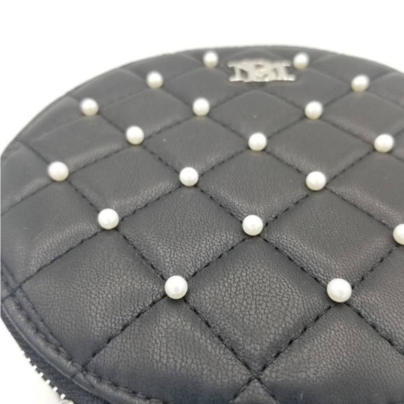 Beautiful bag decorated with pearls and chains. bigger than it looks!!! - Picture 5 of 7